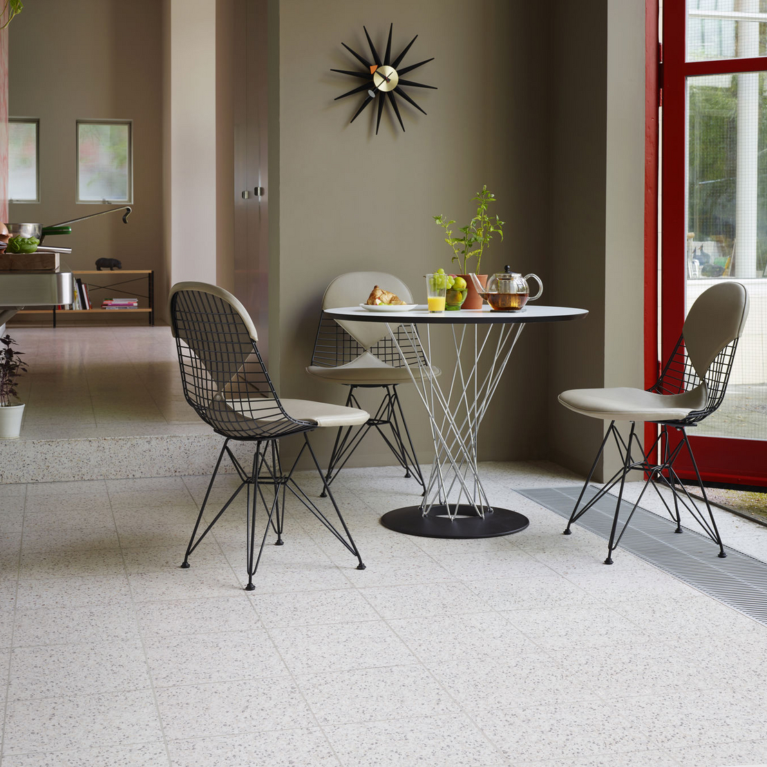 1952126_Dining_Table__Wire_Chair_DKR_P_v_fullbleed_1440x