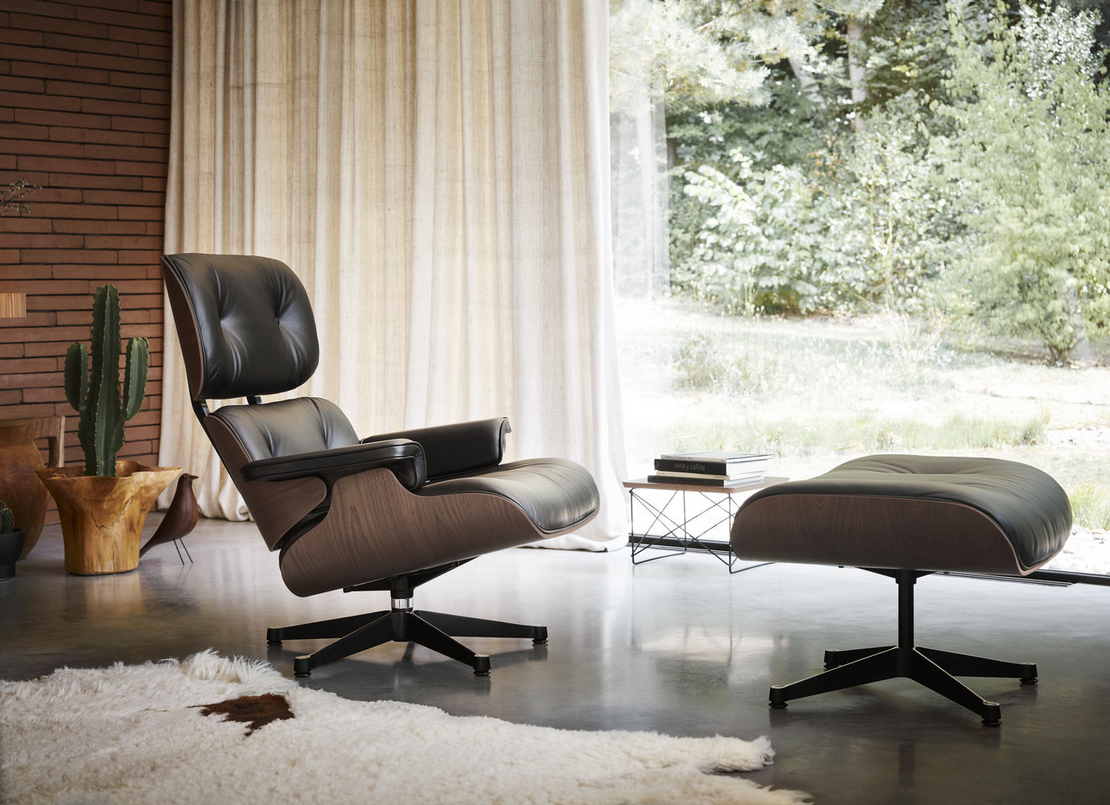 2401010_AD_Lounge_Chair_Ottoman_Walnut_dark_LTR_Eames_House_Bird_Walnut_v_fullbleed_1440x